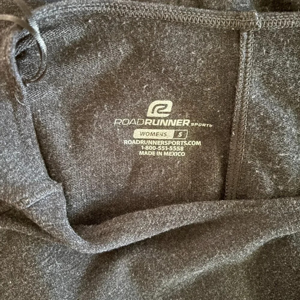 Roadrunner Sports Women's Grey Long Sleeve V-Neck Active Pullover Sporty Top Sm‎